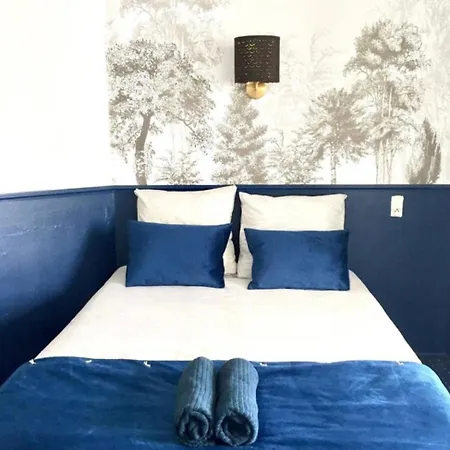 Apartment Chambre De 4 - Sanctuaire De Notre-Dame De Lourdes - Salle De Bain Privative Et Cuisine Partagee *
