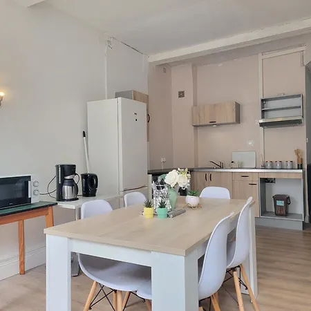 Chambre De 4 - Sanctuaire De Notre-Dame De Lourdes - Salle De Bain Privative Et Cuisine Partagee Apartment Lourdes
